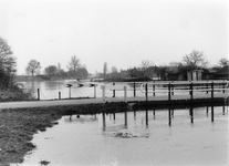 842872 Afbeelding van het hoge water in het Valleikanaal tussen de stuw Pothbrug te Woudenberg en de stuw te Amersfoort.